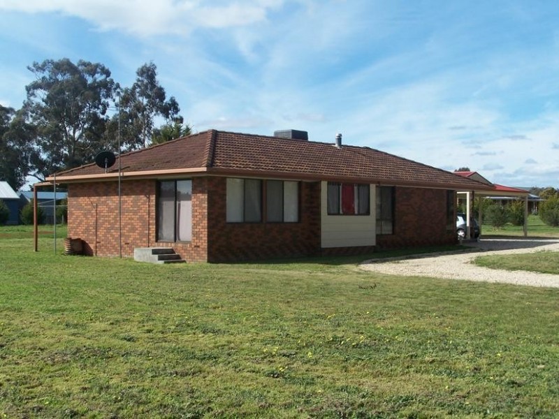 105 Highlands Road, Seymour VIC 3660