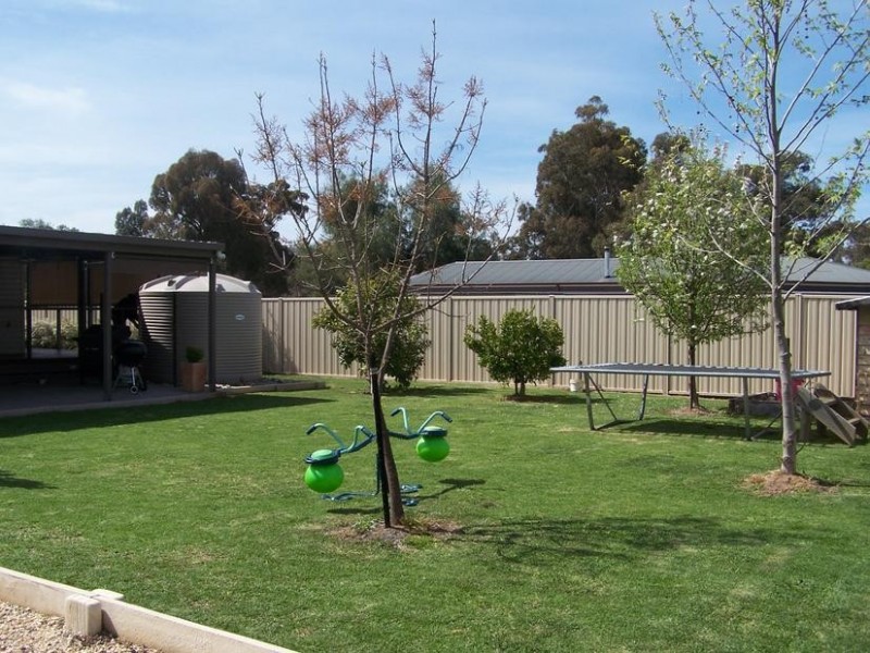 11 Hughes Street South, Avenel VIC 3664