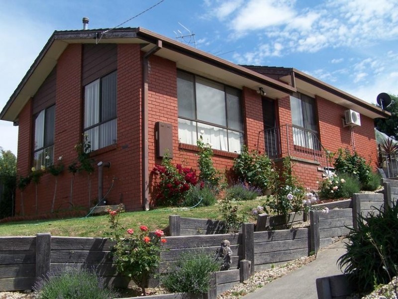 13 Hanley Crescent, Seymour VIC 3660