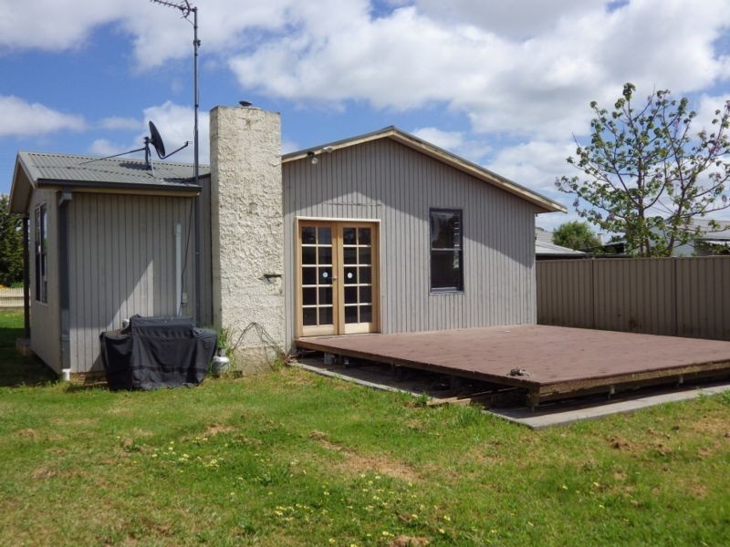 11 Batten Street, Seymour VIC 3660