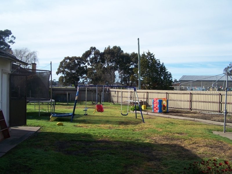 2 Oak Street, Seymour VIC 3660