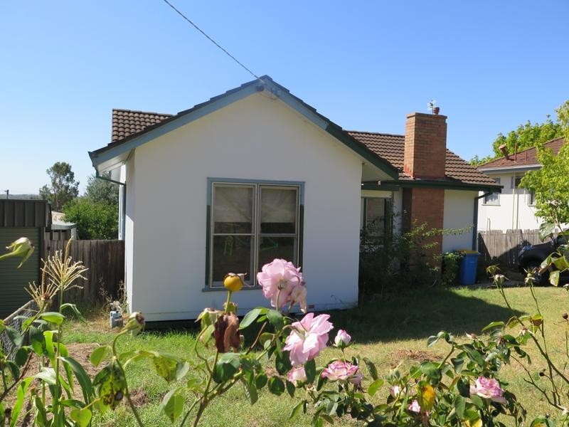 44 Chisholm Cres, Seymour VIC 3660