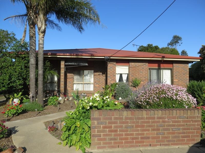 18 Moyle Cres, Seymour VIC 3660