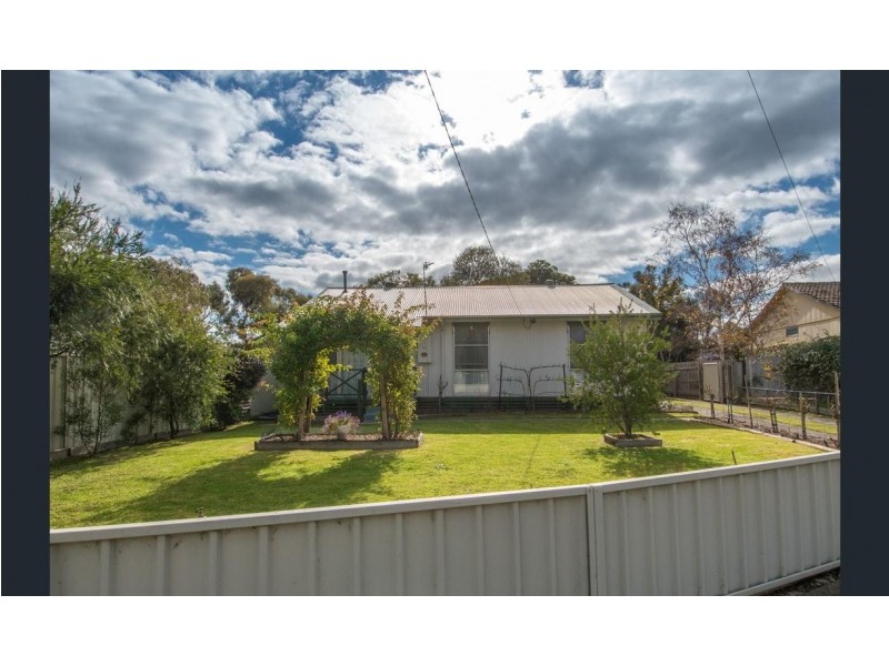 74 Martindale Crescent, Seymour VIC 3660