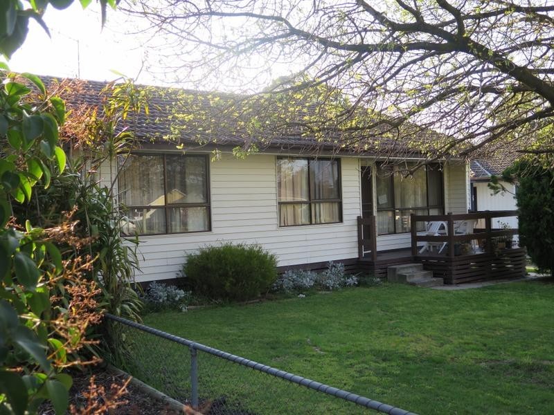 27 Howe Street, Seymour VIC 3660