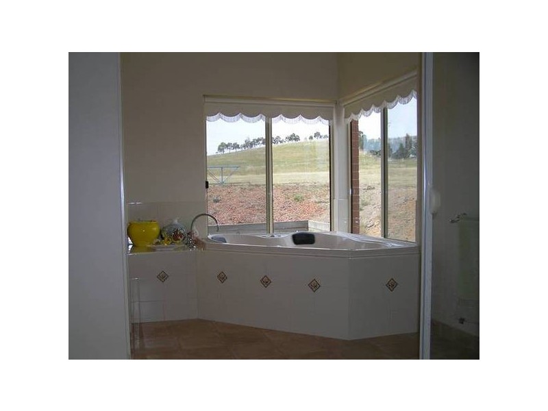 8 Nazek Court, Seymour VIC 3660