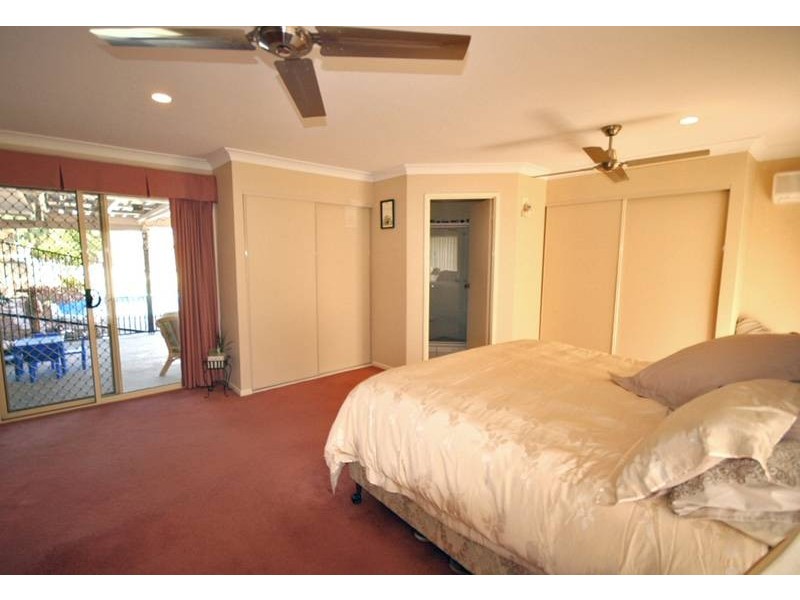 3 Minnie Place, Windaroo QLD 4207