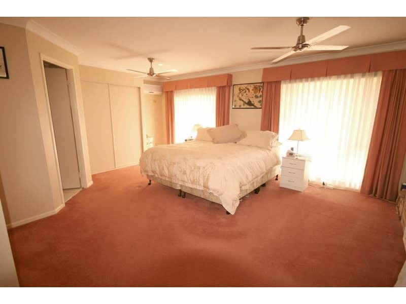 3 Minnie Place, Windaroo QLD 4207