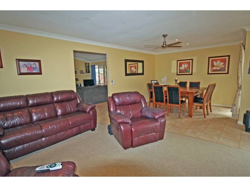 3 Minnie Place, Windaroo QLD 4207