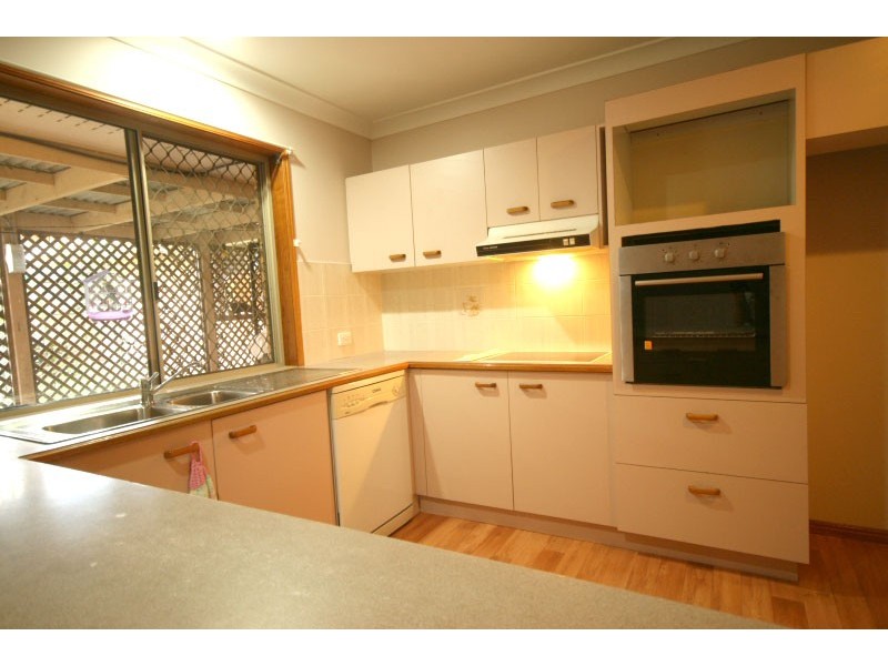 52 John Paul Drive, Daisy Hill QLD 4127