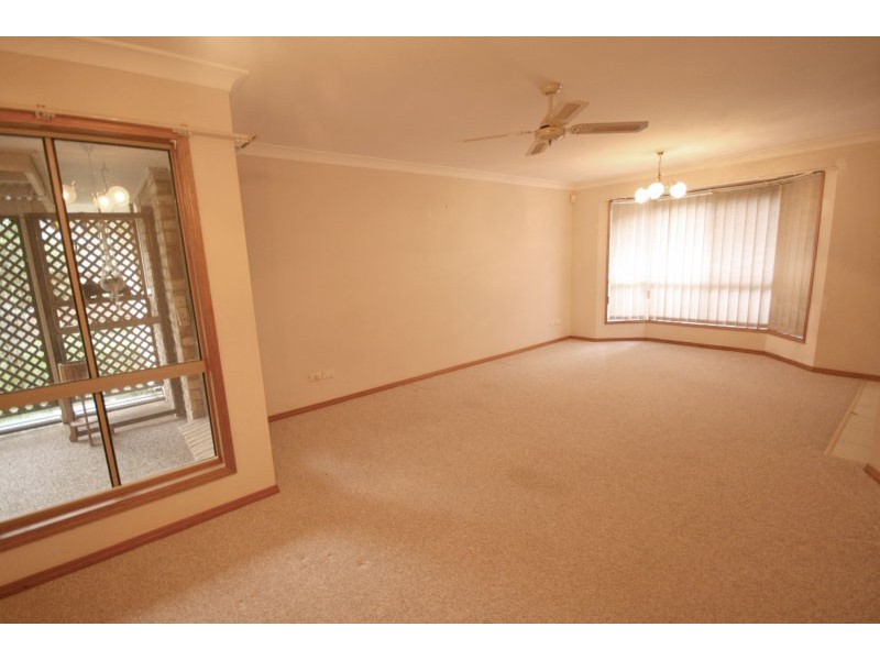 52 John Paul Drive, Daisy Hill QLD 4127