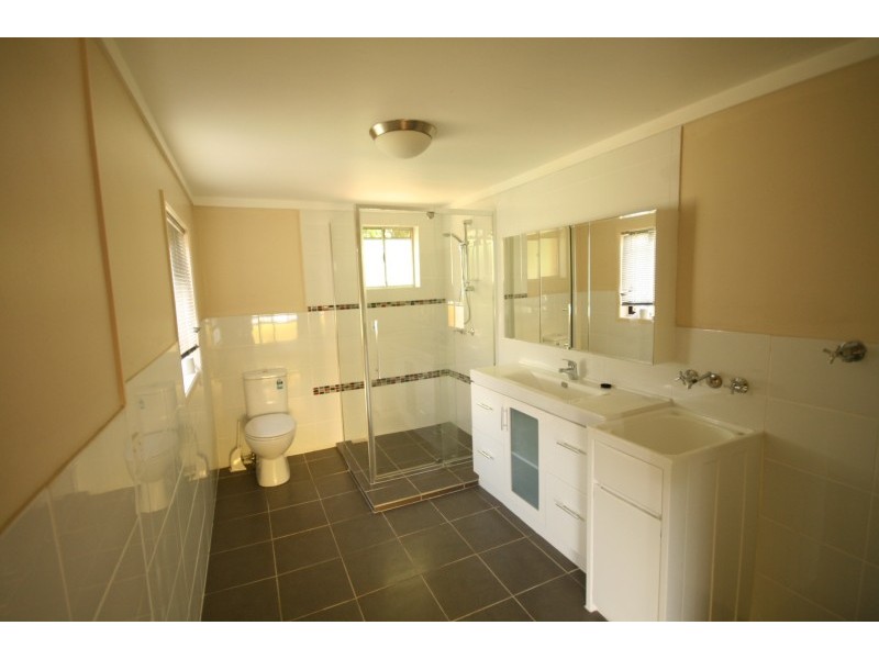 28 Sewell Road, Tanah Merah QLD 4128