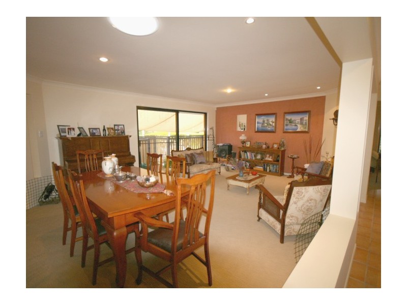 18 Mingah Crescent, Shailer Park QLD 4128