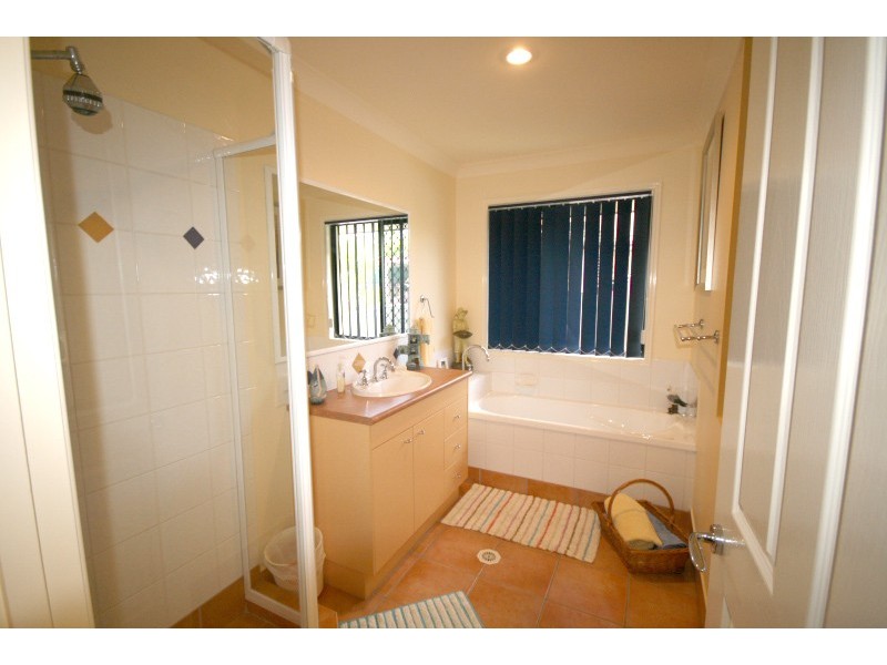 18 Mingah Crescent, Shailer Park QLD 4128