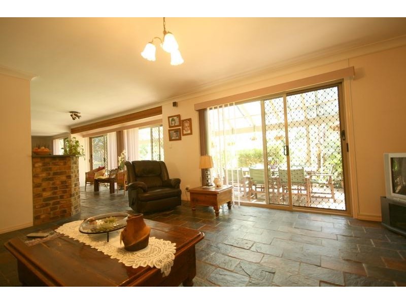 18 Cowra Street, Tanah Merah QLD 4128