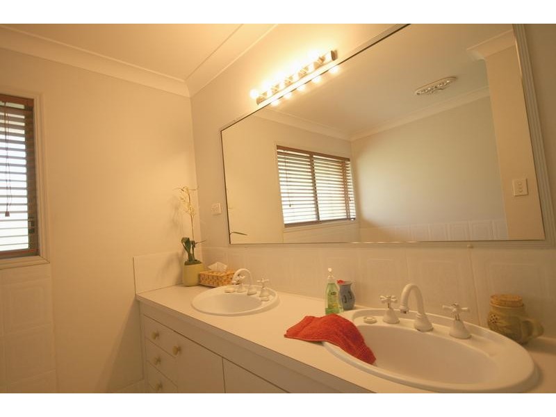 18 Cowra Street, Tanah Merah QLD 4128