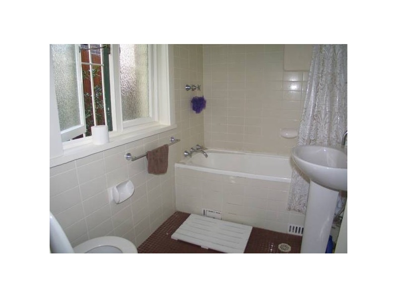 2/8 Bates Avenue LEASED BY MICHAEL MURRAY IN ONE INSPECTION!!!!!, Paddington NSW 2021