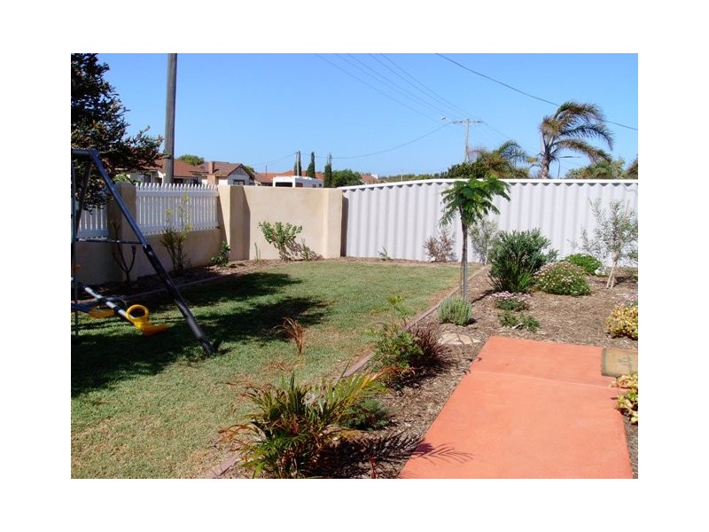 39 Whitfield Street, Beachlands WA 6530