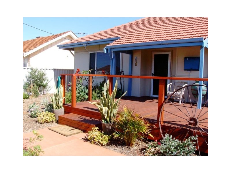 39 Whitfield Street, Beachlands WA 6530