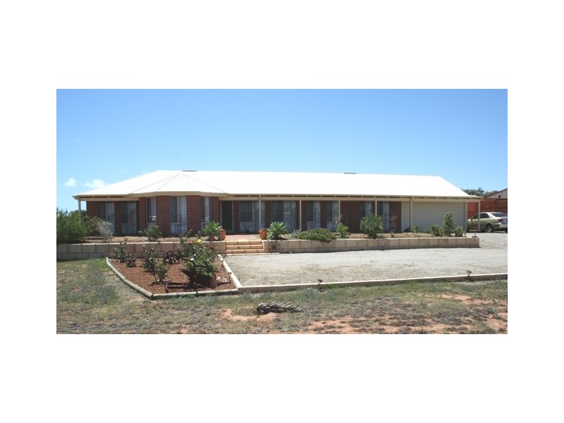 2 Eastlyn Drive, Deepdale WA 6532