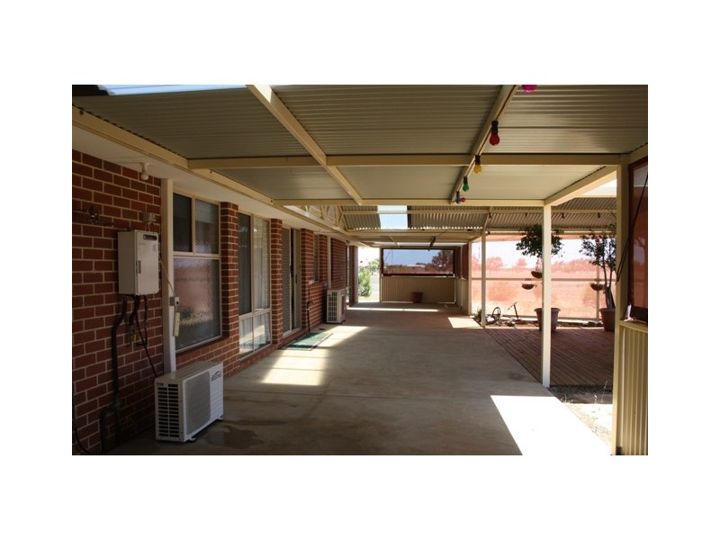 2 Eastlyn Drive, Deepdale WA 6532