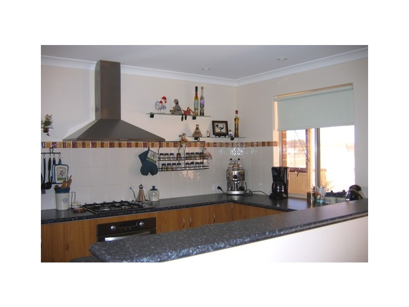 2 Eastlyn Drive, Deepdale WA 6532