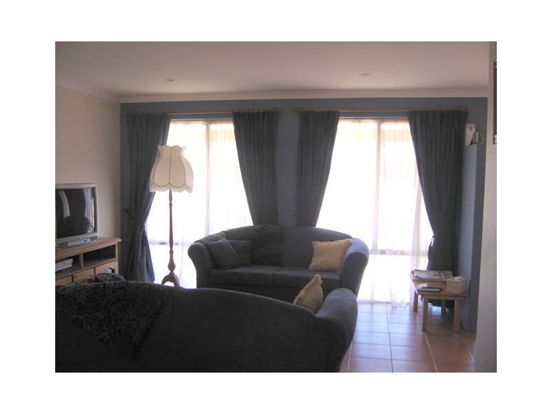 2 Eastlyn Drive, Deepdale WA 6532