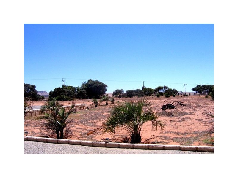 2 Eastlyn Drive, Deepdale WA 6532