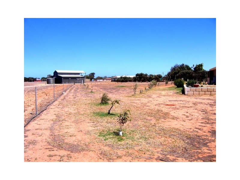 2 Eastlyn Drive, Deepdale WA 6532