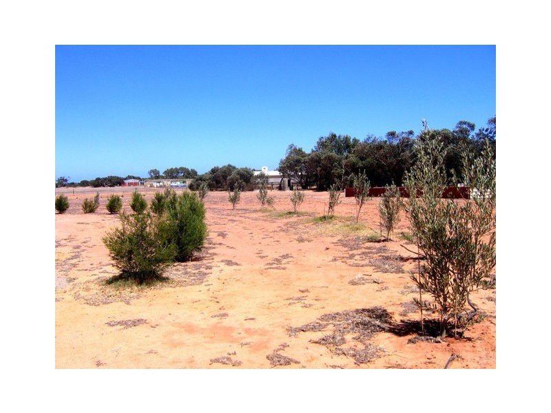 2 Eastlyn Drive, Deepdale WA 6532