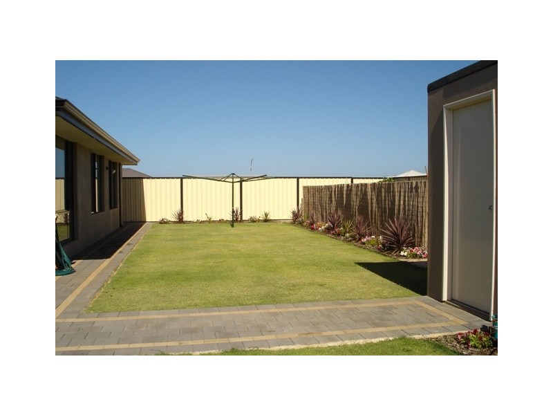 10 Invincible Rise, Wandina WA 6530