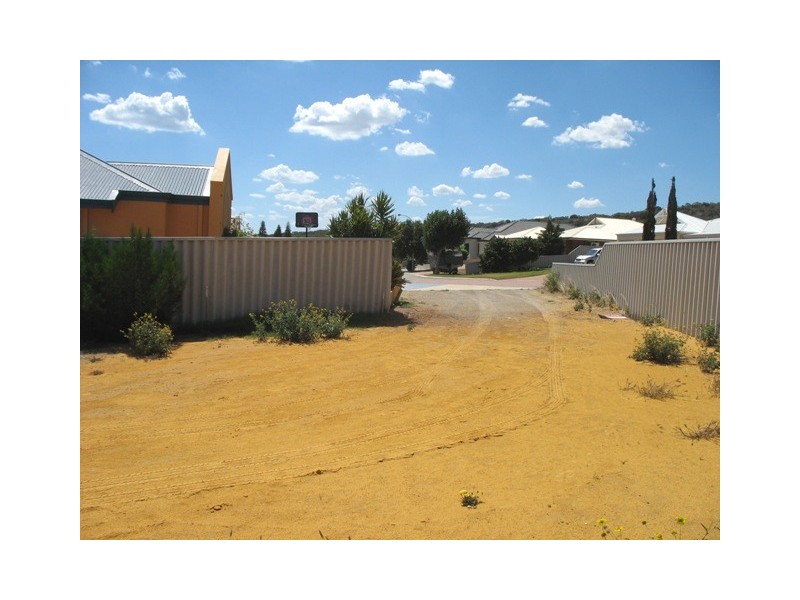16 Dante Tarn, Wandina WA 6530