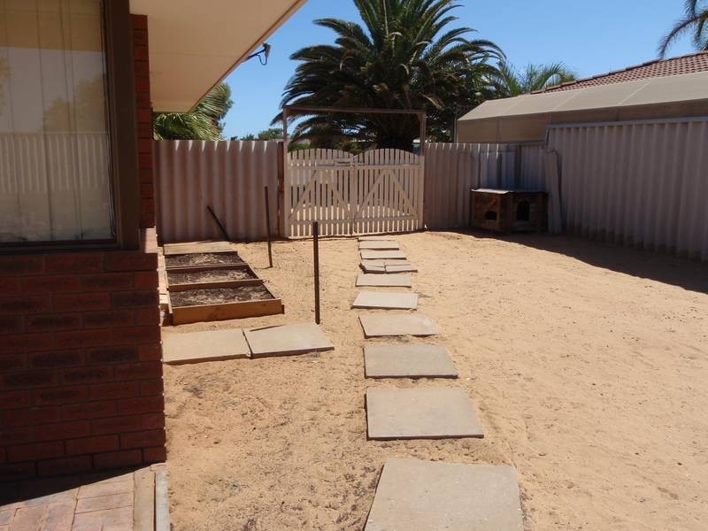 18 Jabiru way, Waggrakine WA 6530