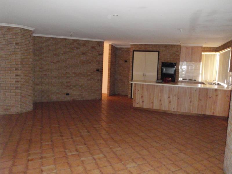 18 Jabiru way, Waggrakine WA 6530