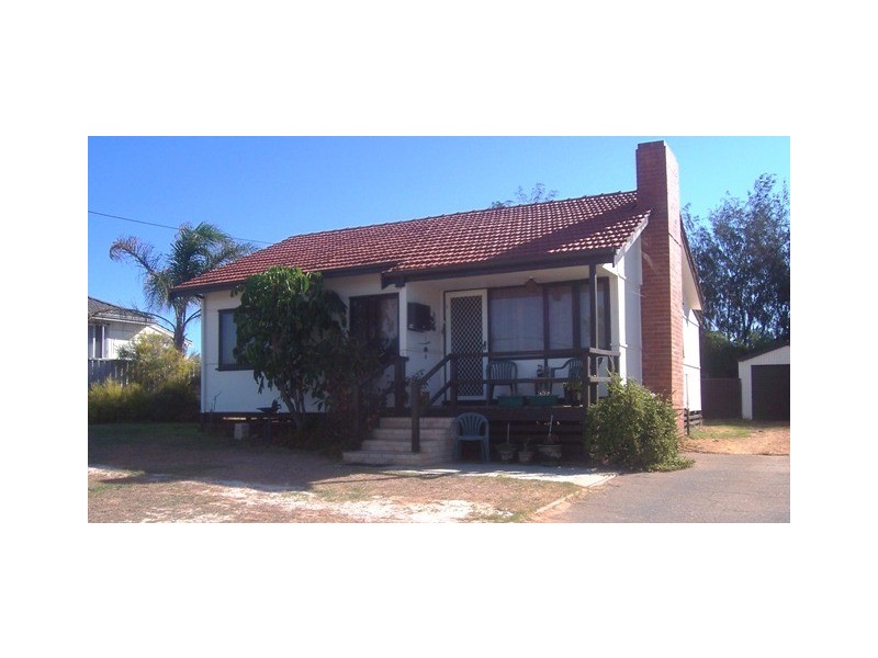 18 Crowther Street, Beachlands WA 6530