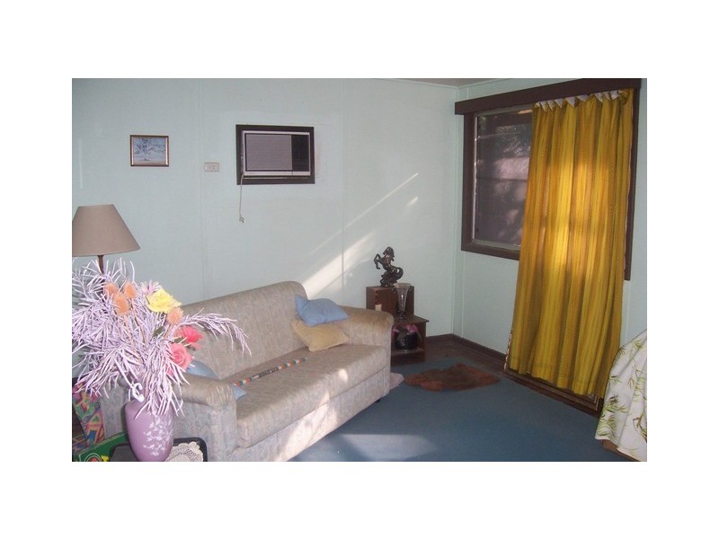 18 Crowther Street, Beachlands WA 6530