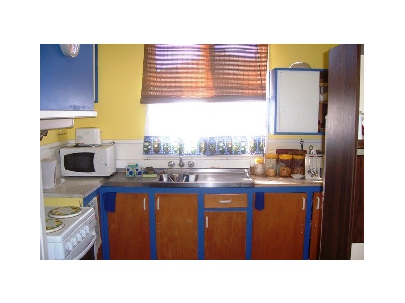 18 Crowther Street, Beachlands WA 6530