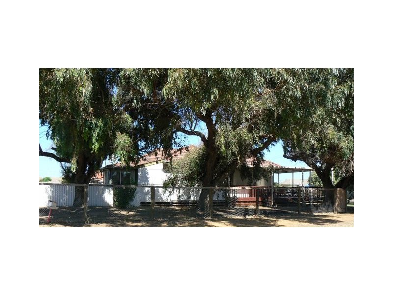 8 Whitfield Street, Beachlands WA 6530