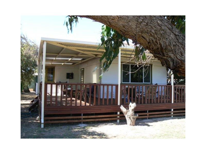 8 Whitfield Street, Beachlands WA 6530