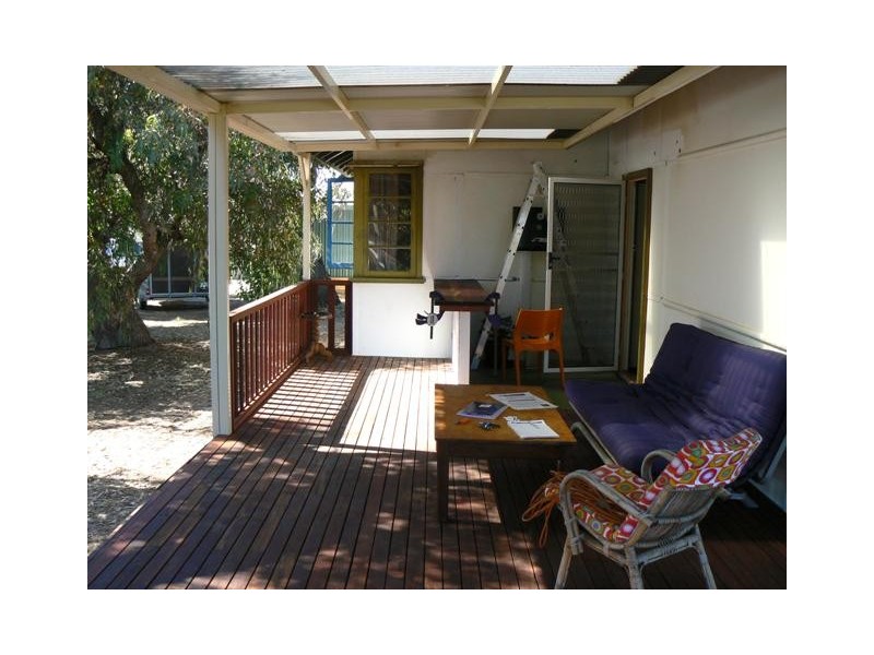 8 Whitfield Street, Beachlands WA 6530