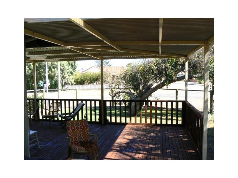 8 Whitfield Street, Beachlands WA 6530