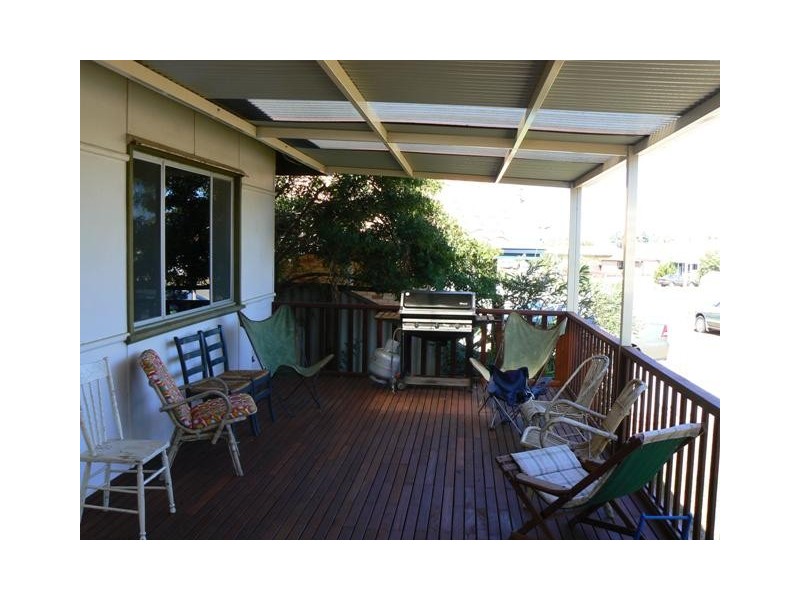 8 Whitfield Street, Beachlands WA 6530