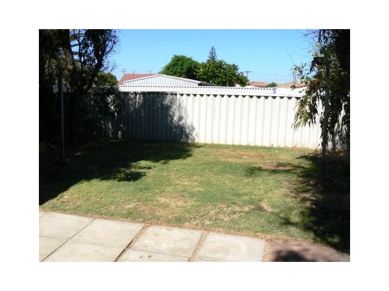 8 Whitfield Street, Beachlands WA 6530