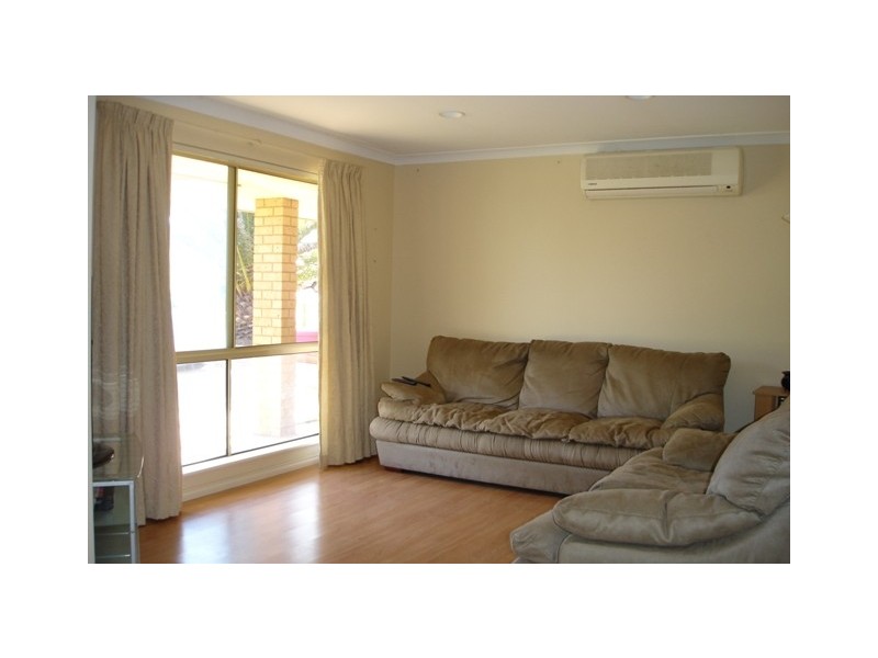 18 Hillview Drive, Drummond Cove WA 6532