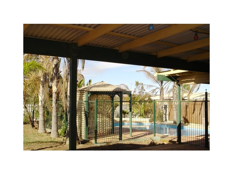 18 Hillview Drive, Drummond Cove WA 6532