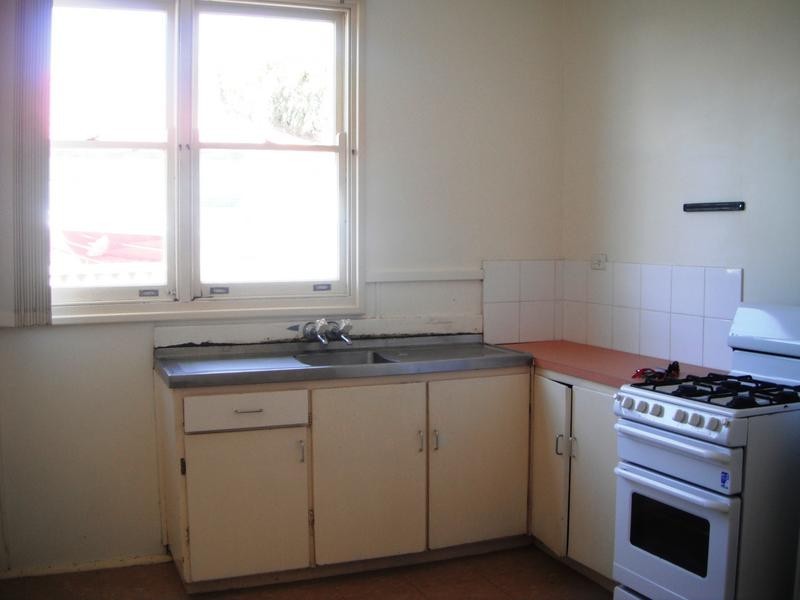 14 Whitfield Street, Beachlands WA 6530