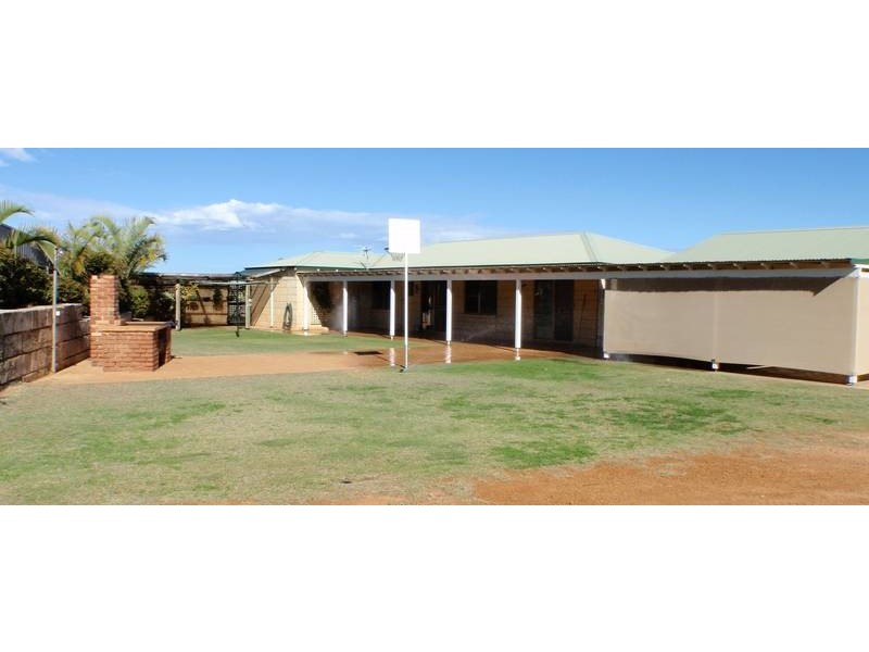 1 EAKINS CRESCENT, Wandina WA 6530