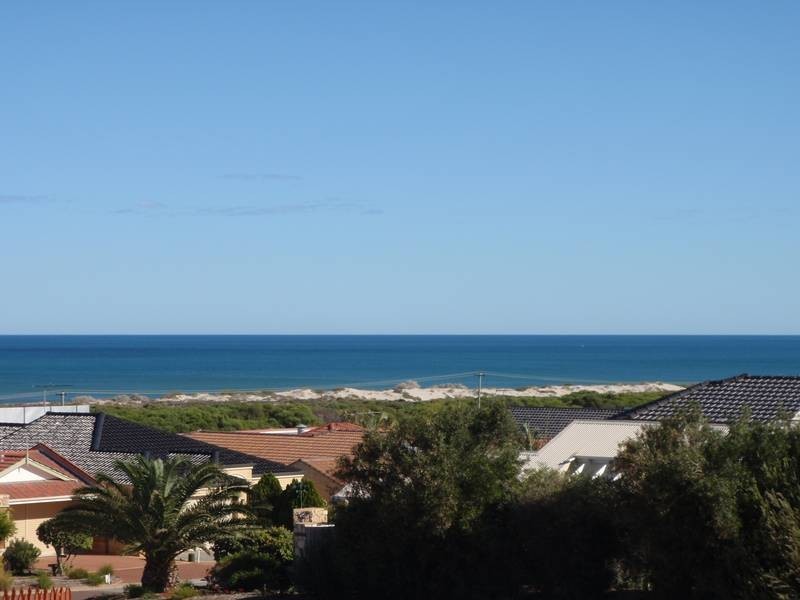 1 EAKINS CRESCENT, Wandina WA 6530