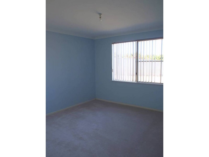 1 EAKINS CRESCENT, Wandina WA 6530