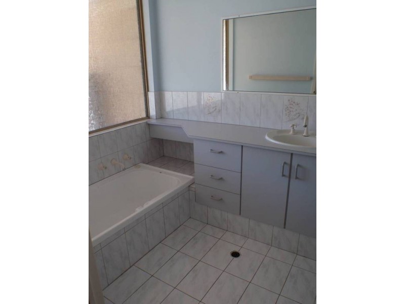 1 EAKINS CRESCENT, Wandina WA 6530